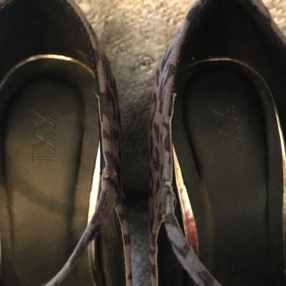 Forever 21 size 7 platform heel - Picture 7 of 7